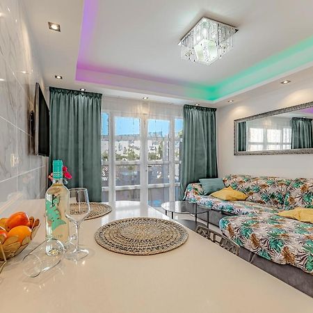 Beautiful Deluxe Apartment Sun And Sea Адехе Екстериор снимка