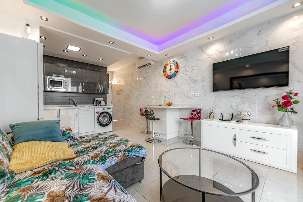 Beautiful Deluxe Apartment Sun And Sea Адехе Екстериор снимка