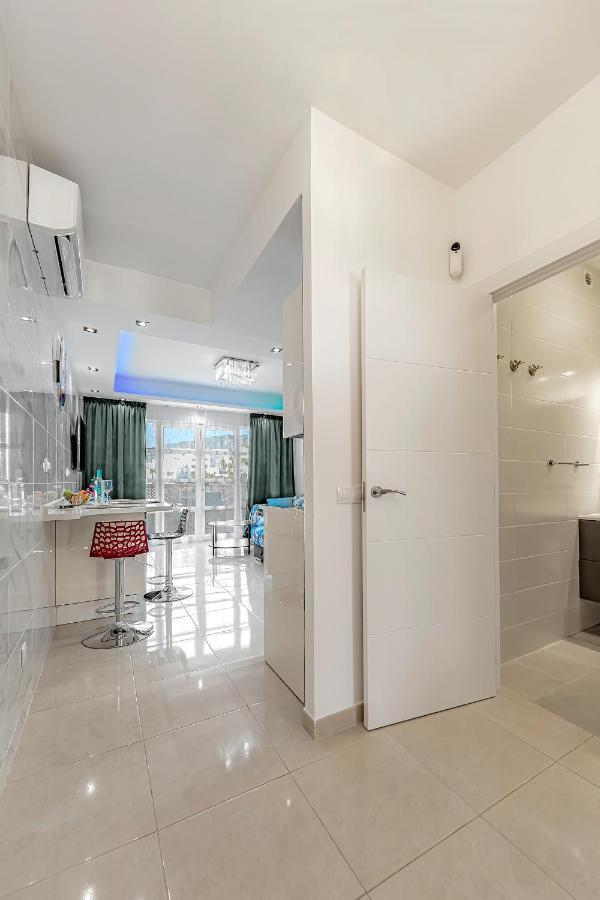 Beautiful Deluxe Apartment Sun And Sea Адехе Екстериор снимка